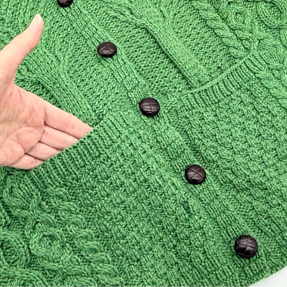 VGUC Carraig Donn Irish Merino Wool Tree Of Life Aran Button Cardigan Green XL - Picture 3 of 13